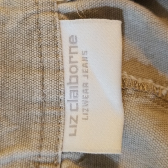 Lizwear Shorts - Picture 4 of 5